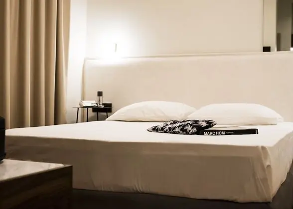 Design Tek Büyük veya İki Ayrı Yataklı Oda, 1 En Büyük (King) Boy Yatak, Penceresiz