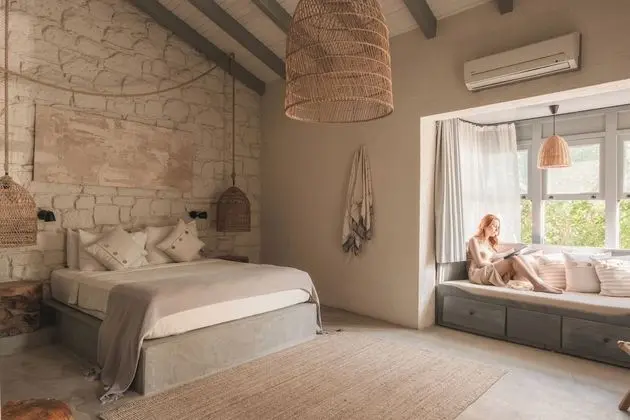 Corner Suite Room