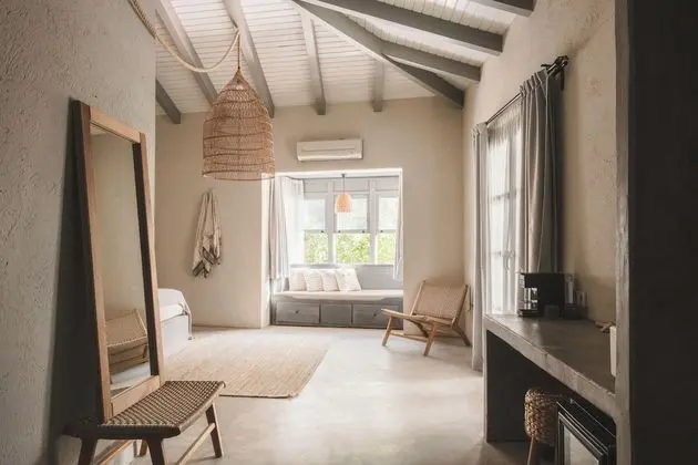 Corner Suite Room
