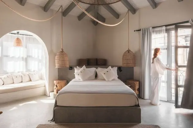 Corner Suite Room