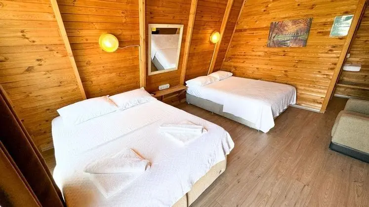 Aile Odası, Dere ve Orman Manzaralı, Balkon veya Teraslı