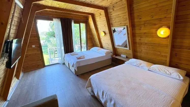 Aile Odası, Dere ve Orman Manzaralı, Balkon veya Teraslı