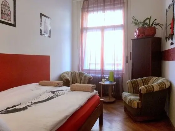 Tek Büyük veya İki Ayrı Yataklı Oda, Ortak Banyo