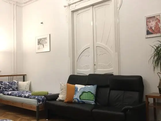 Tek Büyük veya İki Ayrı Yataklı Oda, Ortak Banyo