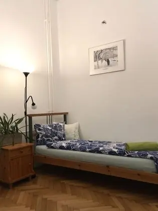 Tek Büyük veya İki Ayrı Yataklı Oda, Ortak Banyo