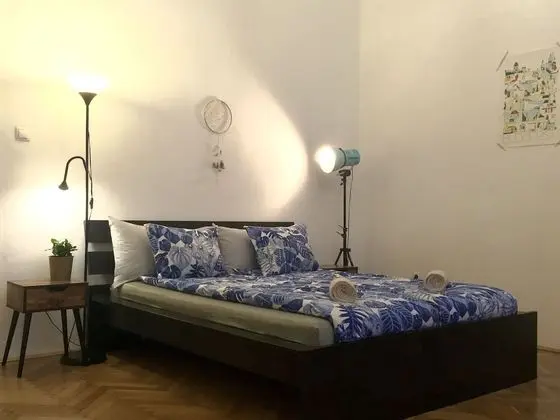 Tek Büyük veya İki Ayrı Yataklı Oda, Ortak Banyo