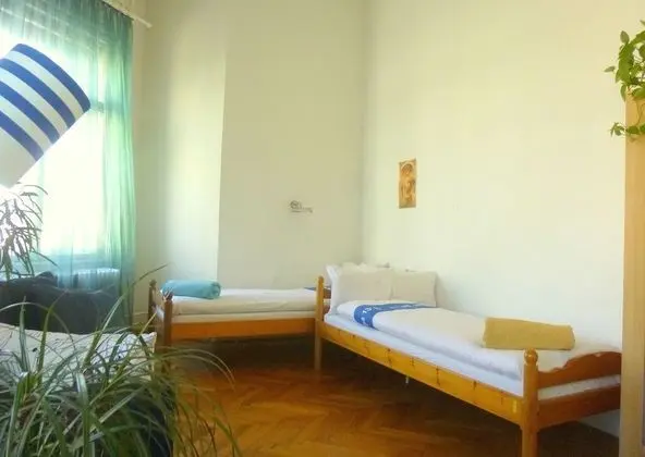 Üç Kişilik Oda, Ortak Banyo