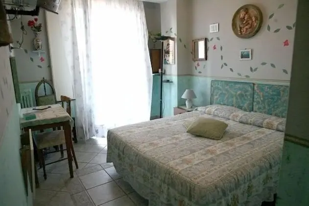 Tek Büyük veya İki Ayrı Yataklı Oda, Bahçe Manzaralı