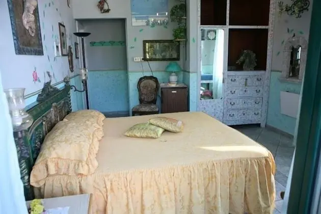 Tek Büyük veya İki Ayrı Yataklı Oda, Bahçe Manzaralı