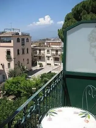 Tek Büyük veya İki Ayrı Yataklı Oda, Bahçe Manzaralı