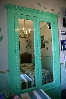 Tek Büyük veya İki Ayrı Yataklı Oda, Bahçe Manzaralı