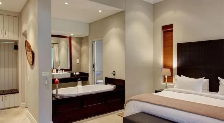 Luxury Oda