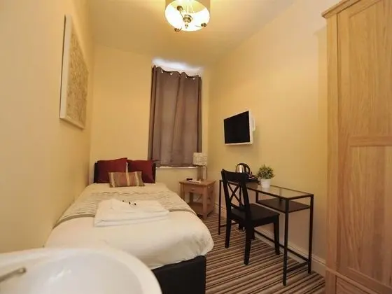 Tek Kişilik Oda, Ortak Banyo (Room 4)
