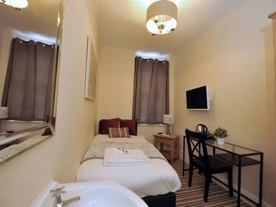 Tek Kişilik Oda, Ortak Banyo (Room 4)