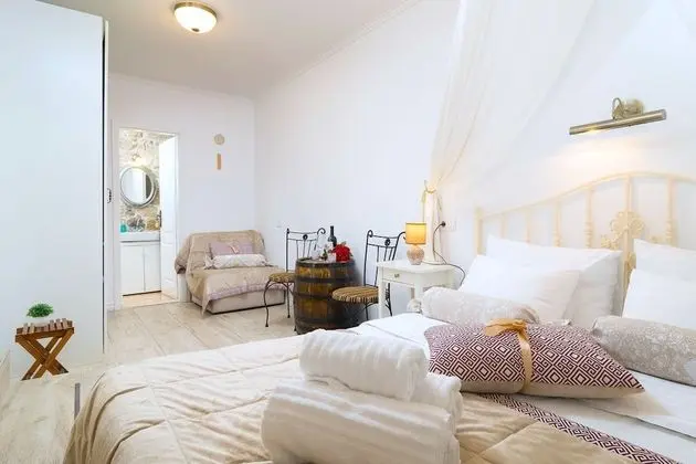 Romantic Stüdyo, Avlu Manzaralı