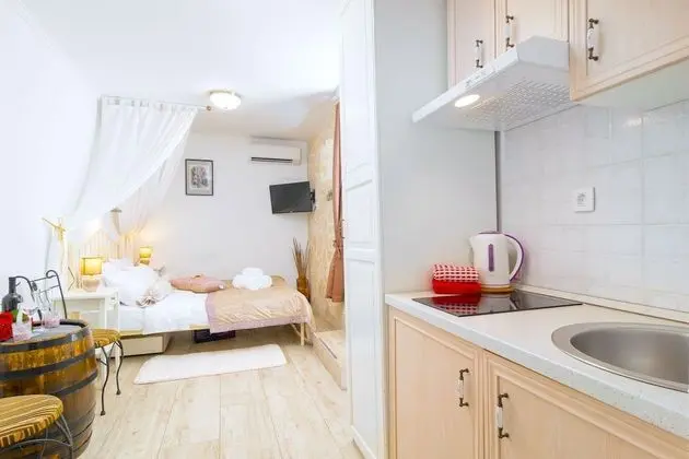 Romantic Stüdyo, Avlu Manzaralı
