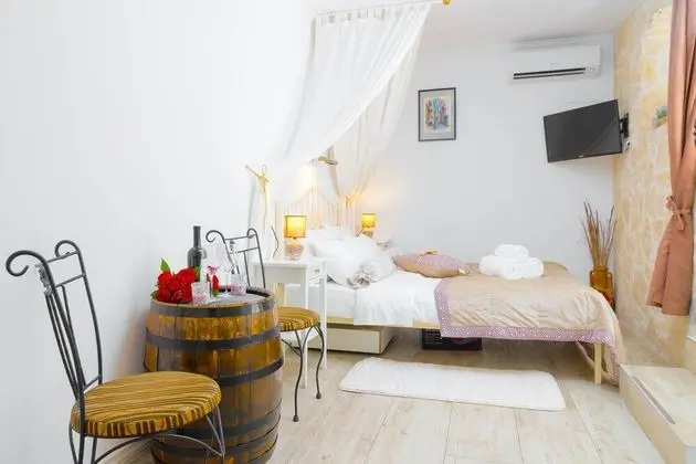 Romantic Stüdyo, Avlu Manzaralı