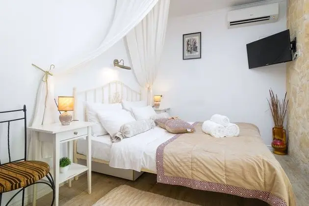 Romantic Stüdyo, Avlu Manzaralı