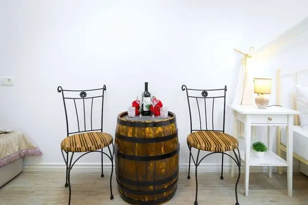 Romantic Stüdyo, Avlu Manzaralı