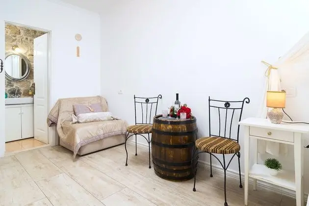 Romantic Stüdyo, Avlu Manzaralı