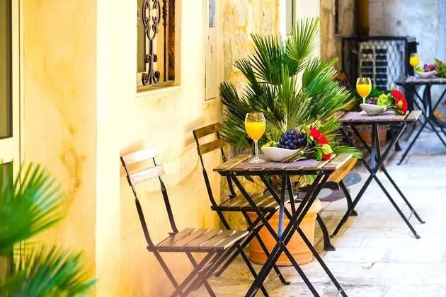 Romantic Stüdyo, Avlu Manzaralı