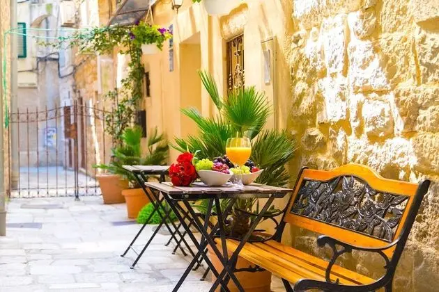 Romantic Stüdyo, Avlu Manzaralı