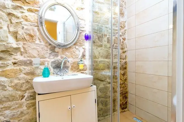 Romantic Stüdyo, Avlu Manzaralı