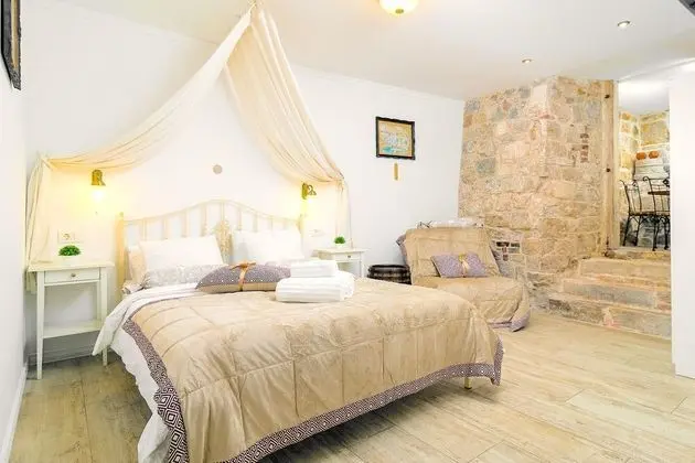 Royal Stüdyo, Avlu Manzaralı