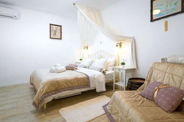 Royal Stüdyo, Avlu Manzaralı
