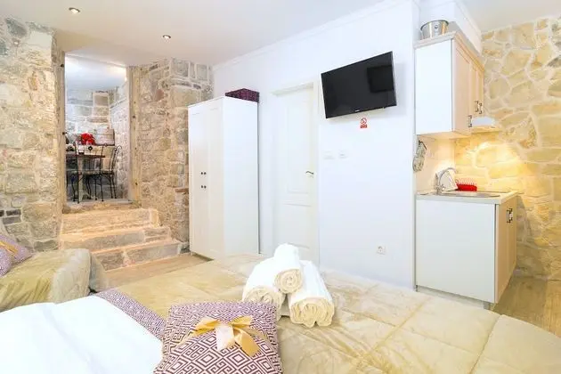 Royal Stüdyo, Avlu Manzaralı