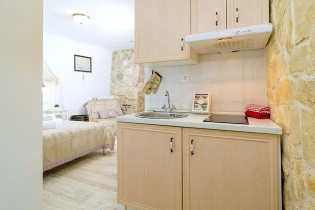 Royal Stüdyo, Avlu Manzaralı