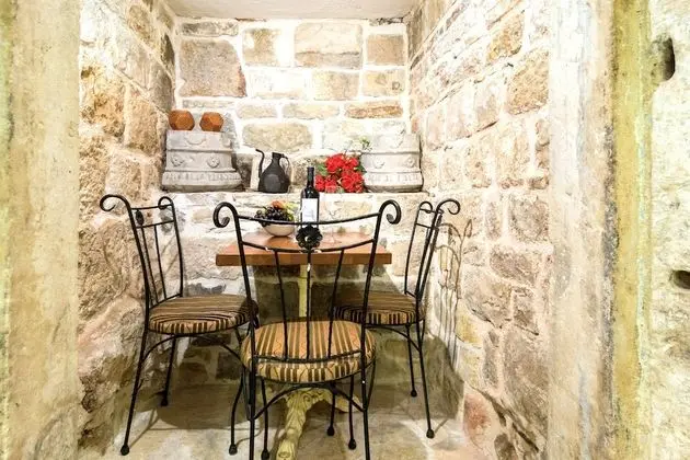 Royal Stüdyo, Avlu Manzaralı