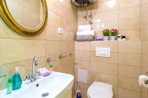 Royal Stüdyo, Avlu Manzaralı