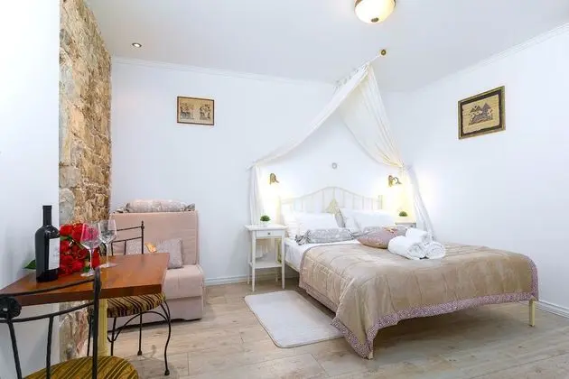 Traditional Stüdyo, Avlu Manzaralı