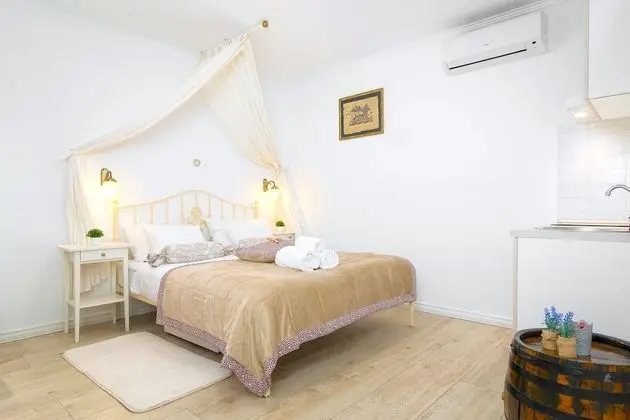 Traditional Stüdyo, Avlu Manzaralı