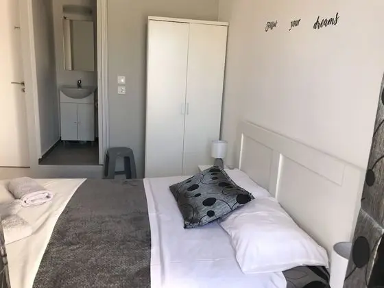 Basic Tek Büyük Yataklı Oda