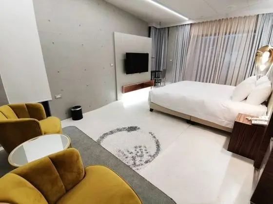 Deluxe Tek Büyük Yataklı Oda (Street View)