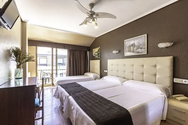 Üç Kişilik Oda (2 adults, 1 child)