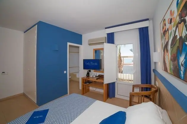 Tek Büyük veya İki Ayrı Yataklı Oda, 1 Çift Kişilik veya 2 Tek Kişilik Yatak, Deniz Manzaralı