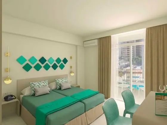 İki Ayrı Yataklı Oda, Balkon, Havuz Manzaralı