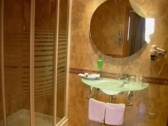 Superior Tek Büyük veya İki Ayrı Yataklı Oda