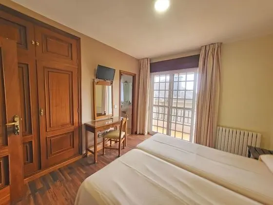Basic Üç Kişilik Oda