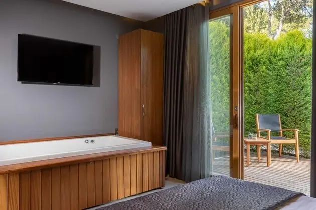 Deluxe Jakuzili Suite