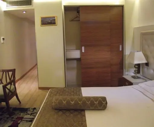Deluxe Tek Büyük Yataklı Oda