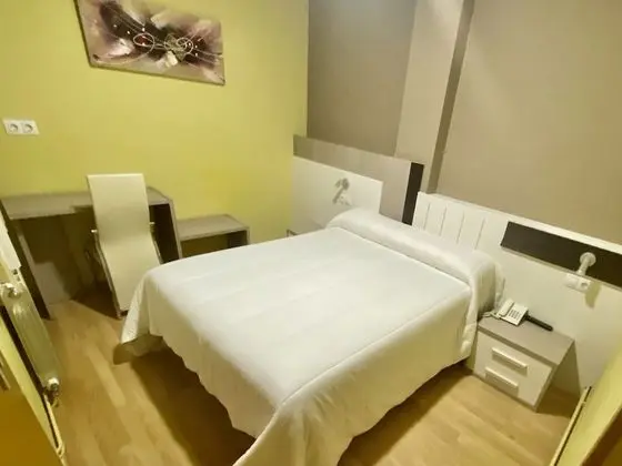 Basic Tek Büyük Yataklı Oda, Banyolu/Duşlu, Avlu Manzaralı (Interior)