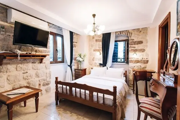 Tek Büyük Yataklı Oda