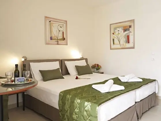 Standard Oda (with Extra bed)