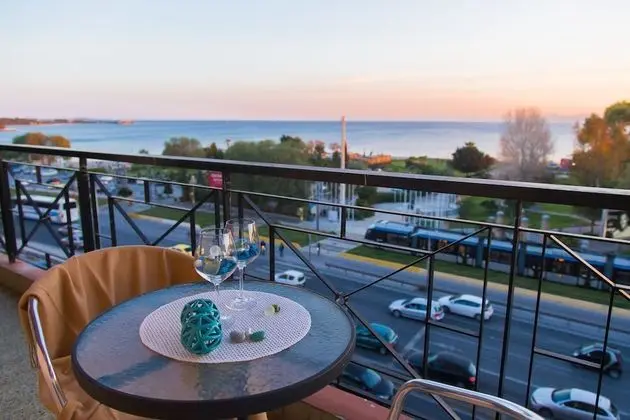 Tek Büyük veya İki Ayrı Yataklı Oda, Deniz Manzaralı