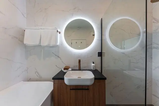 Deluxe Tek Büyük veya İki Ayrı Yataklı Oda, Göl Manzaralı