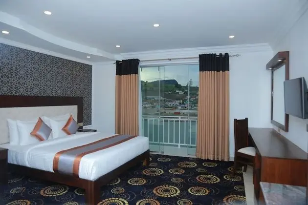 Tek Büyük Yataklı Oda, Balkon, Göl Kenarı